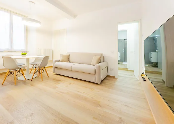 Riva Real Estate - *